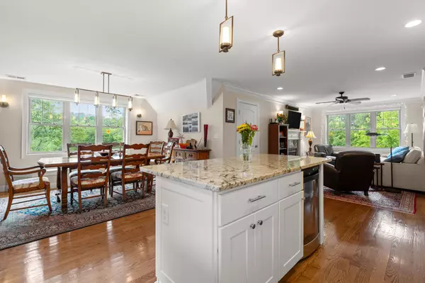 2 Jamaica Pl, Jamaica Plain, MA 02130-3838
