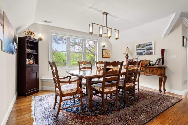 2 Jamaica Pl, Jamaica Plain, MA 02130-3838