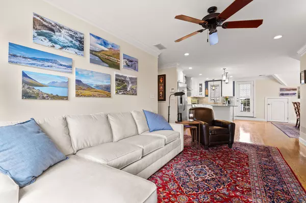 2 Jamaica Pl, Jamaica Plain, MA 02130-3838