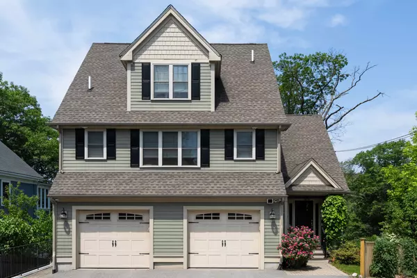 2 Jamaica Pl, Jamaica Plain, MA 02130-3838