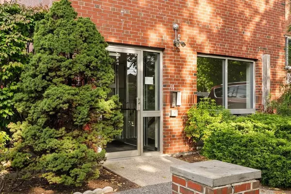 332 Jamaicaway #406, Boston, MA 02130