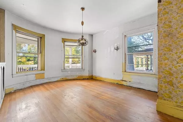 25 Hutchings St, Boston, MA 02121