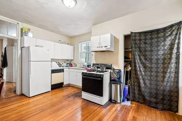 96 Jamaica St, Boston, MA 02130