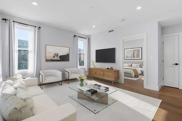 3850 Washington St #6, Boston, MA 02131