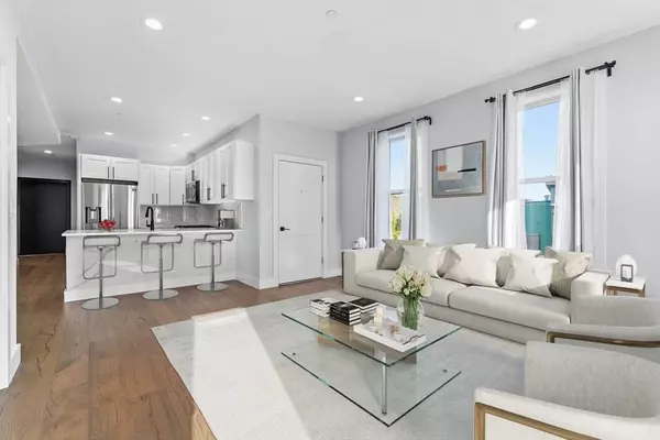 3850 Washington St #6, Boston, MA 02131