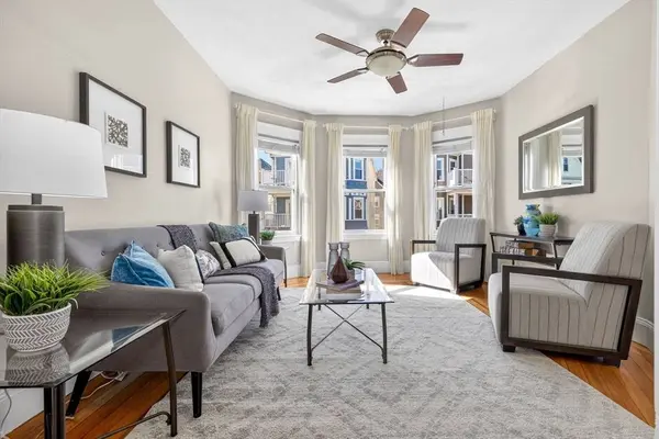 12 Woodlawn St #2, Boston, MA 02130