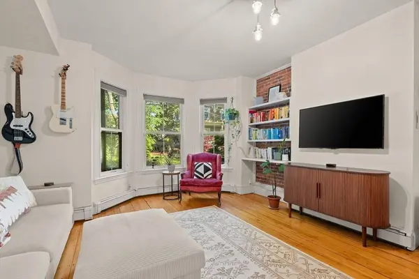 281 Chestnut Ave #1, Boston, MA 02130