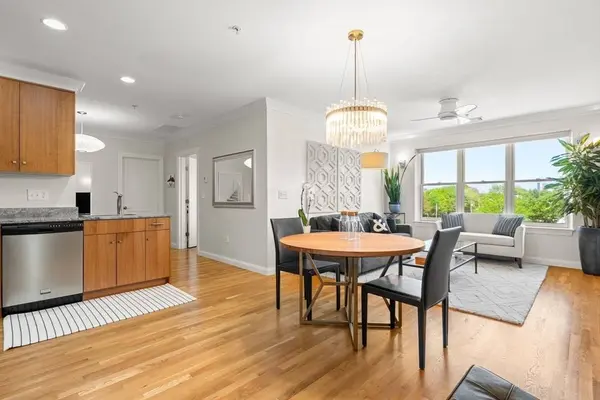 156 Green St #303, Boston, MA 02130