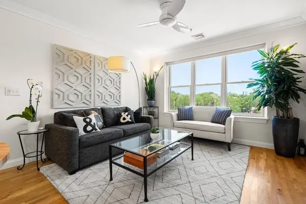 156 Green St #303, Boston, MA 02130