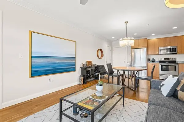 156 Green St #303, Boston, MA 02130