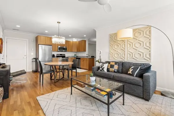 156 Green St #303, Boston, MA 02130