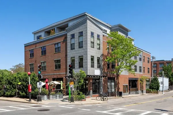 156 Green St #303, Boston, MA 02130