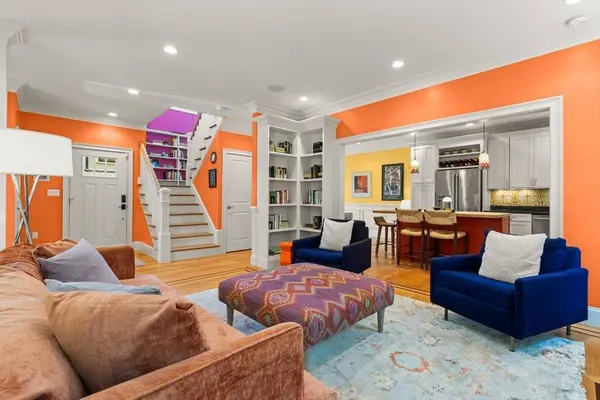 209 Chestnut Ave #2, Boston, MA 02130
