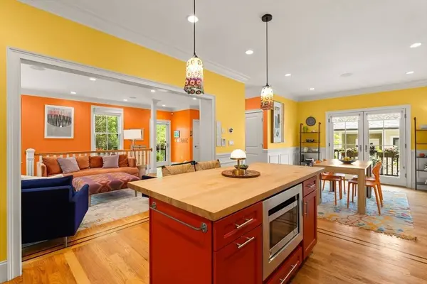 209 Chestnut Ave #2, Boston, MA 02130
