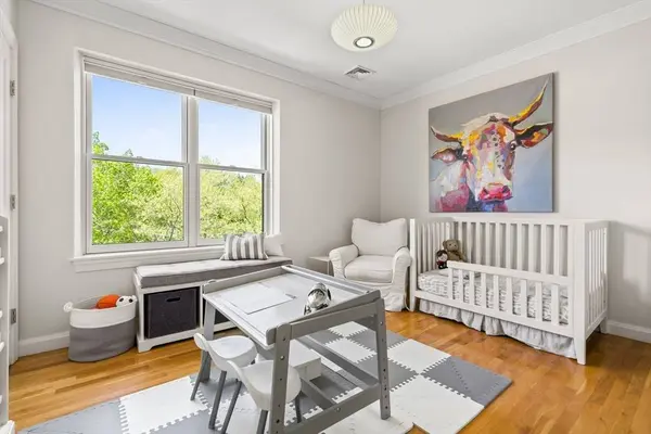 156 Green St #301, Boston, MA 02130