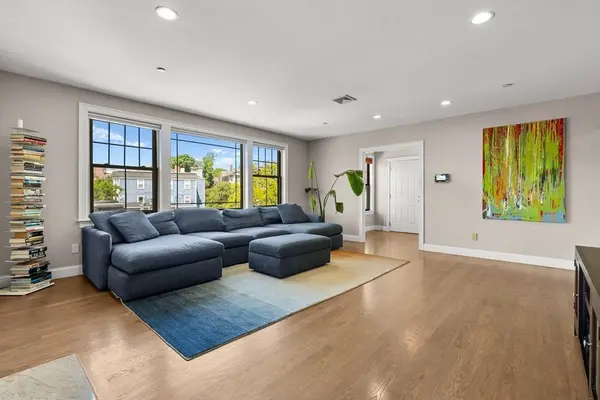 1 Sylvia St #3, Boston, MA 02130