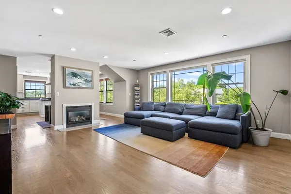1 Sylvia St #3, Boston, MA 02130