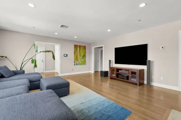 1 Sylvia St #3, Boston, MA 02130