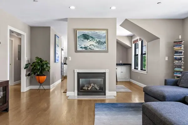 1 Sylvia St #3, Boston, MA 02130