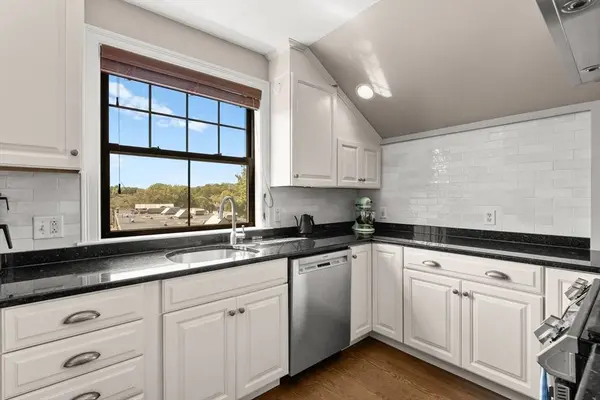 1 Sylvia St #3, Boston, MA 02130