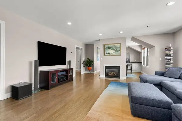 1 Sylvia St #3, Boston, MA 02130