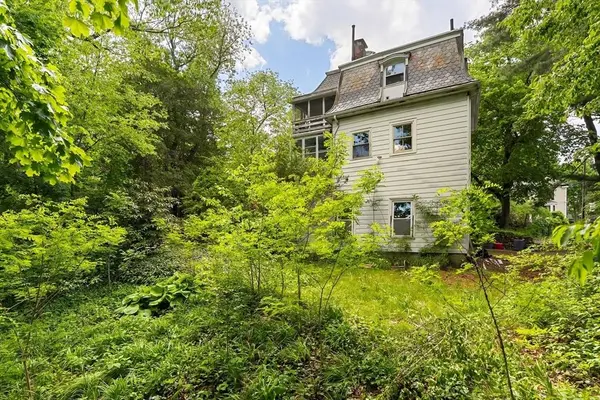 212 Chestnut Ave, Boston, MA 02130