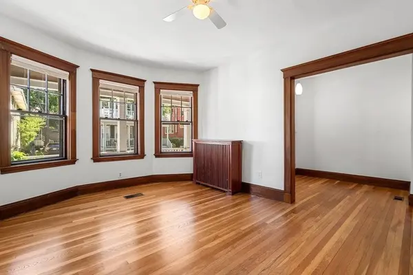 21 Kingsboro Park #1, Boston, MA 02130