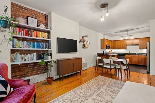 281 Chestnut Ave #1, Boston, MA 02130