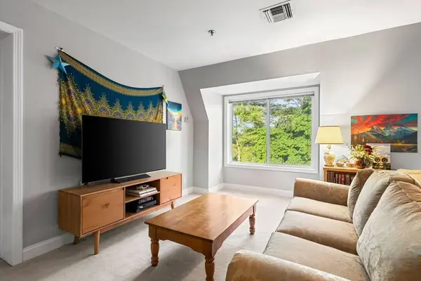 332 Jamaicaway #403, Boston, MA 02130