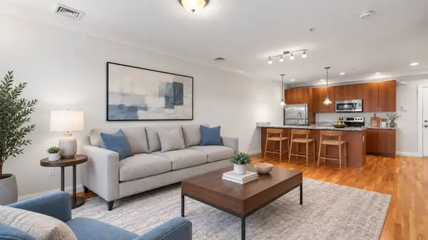 156 Green St #302, Boston, MA 02130