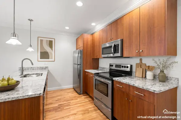 156 Green St #302, Boston, MA 02130