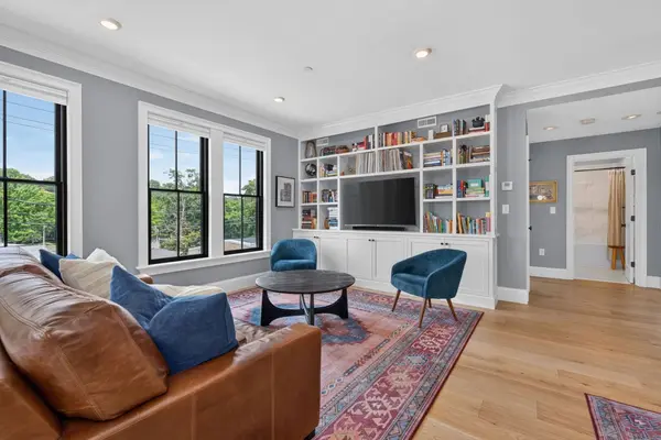 120 Brookside Ave #302, Boston, MA 02130