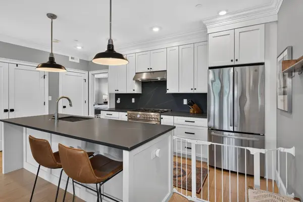 120 Brookside Ave #302, Boston, MA 02130