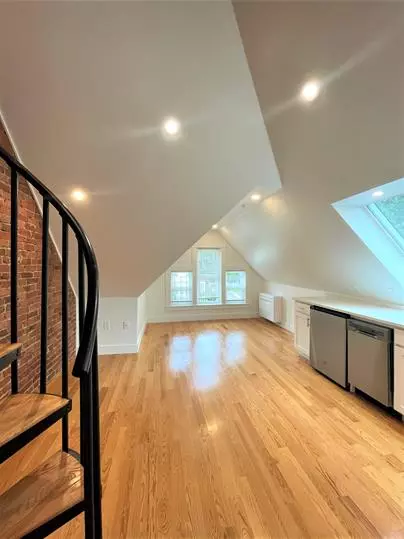 29 Green St #14, Jamaica Plain, MA 02130-2510