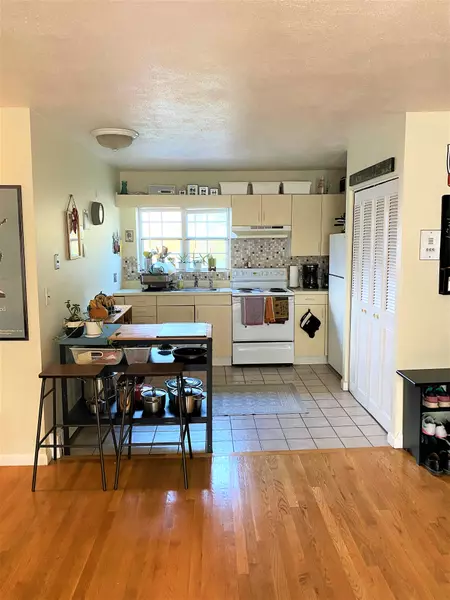 8 Robinwood Ave #5, Jamaica Plain, MA 02130-2140