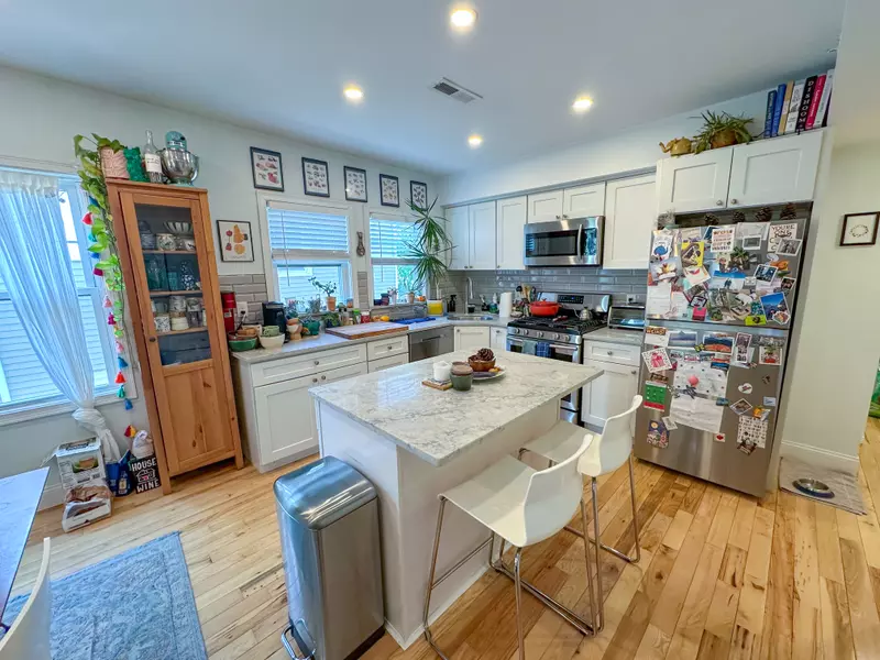 58 Boynton St #6, Jamaica Plain, MA 02130-3264