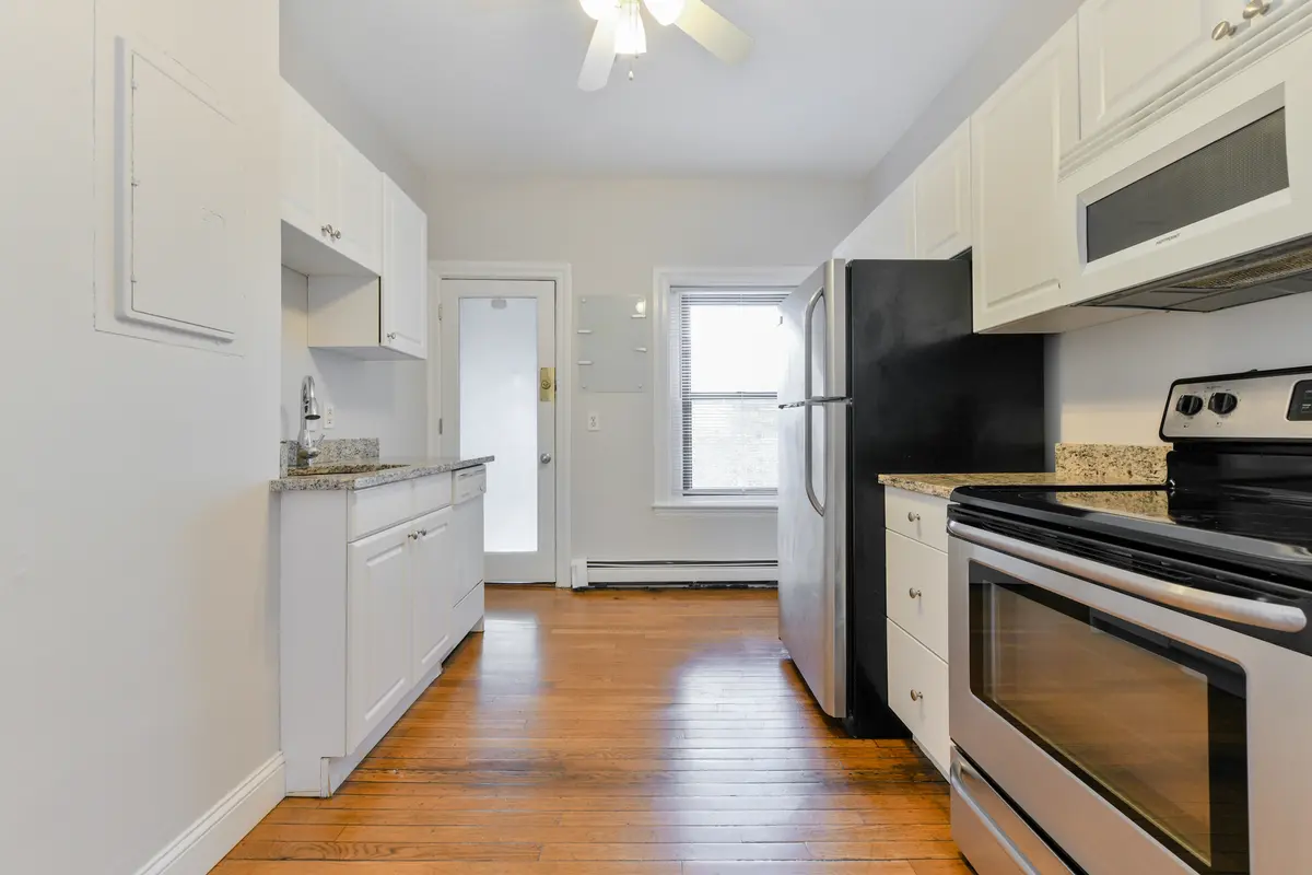 709 Centre St #302, Jamaica Plain, MA 02130-2528