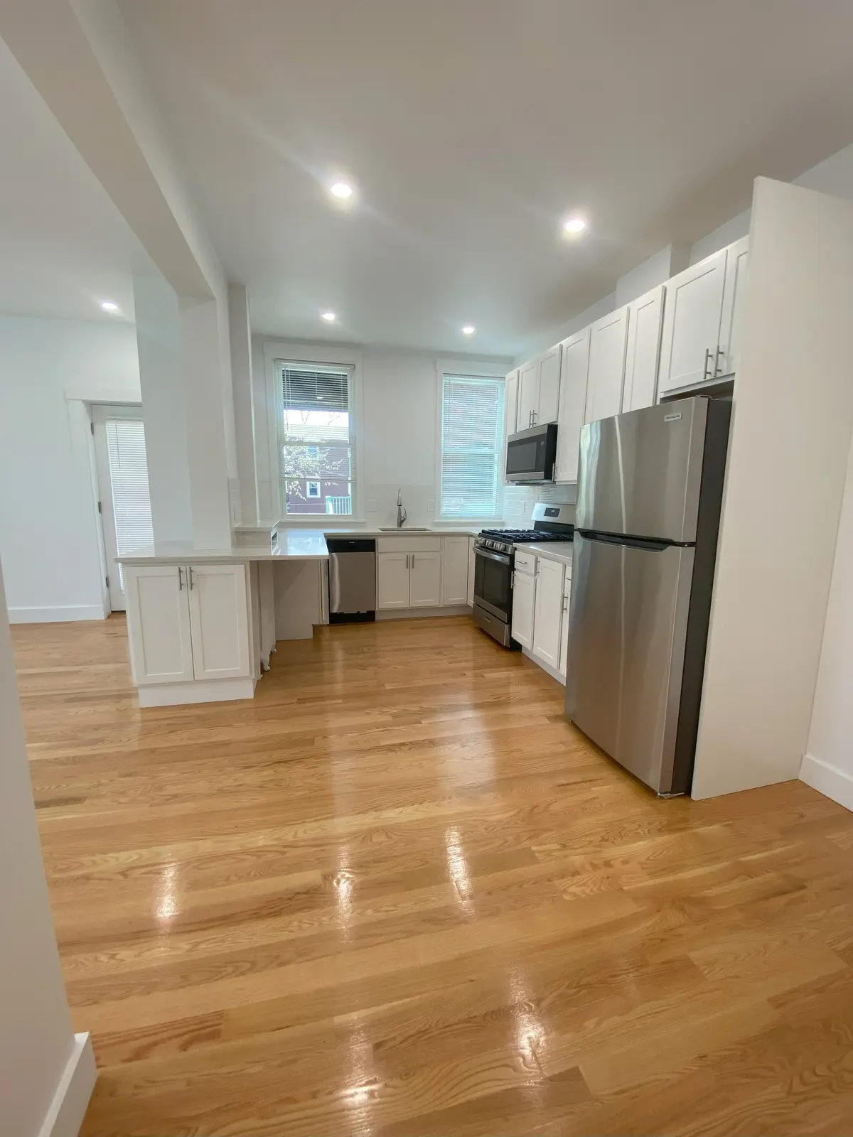19 Seaverns Ave #1R, Jamaica Plain, MA 02130-2875