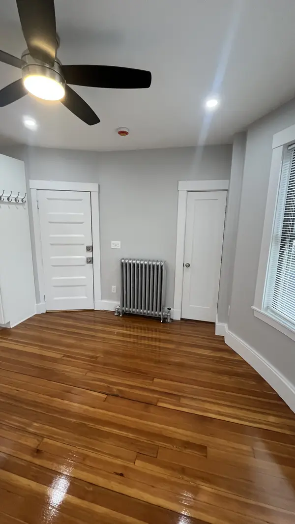 19 Seaverns Ave #1F, Jamaica Plain, MA 02130-2875