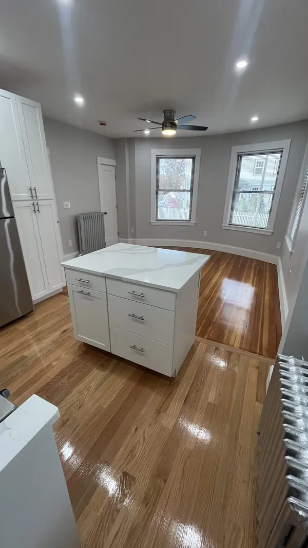 19 Seaverns Ave #1F, Jamaica Plain, MA 02130-2875