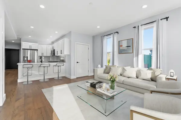 3850 Washington St #6, Roslindale, MA 02131-1290
