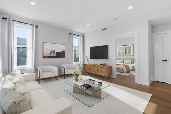 3850 Washington St #6, Roslindale, MA 02131-1290