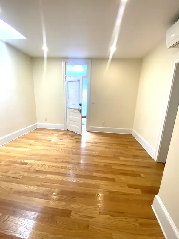 11 Seaverns Ave #3R, Jamaica Plain, MA 02130-2873