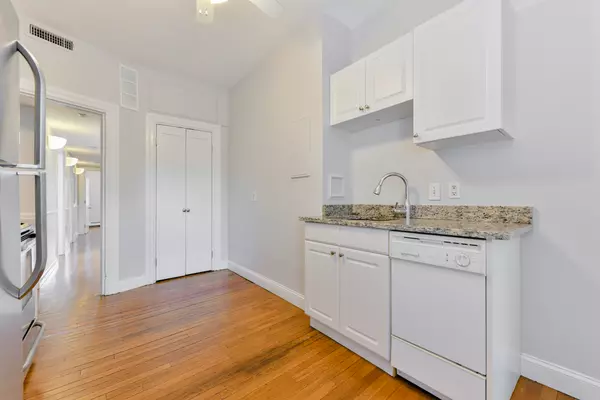 Jamaica Plain, MA 02130-2528,709 Centre St #302