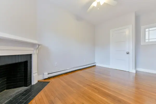709 Centre St #302, Jamaica Plain, MA 02130-2528