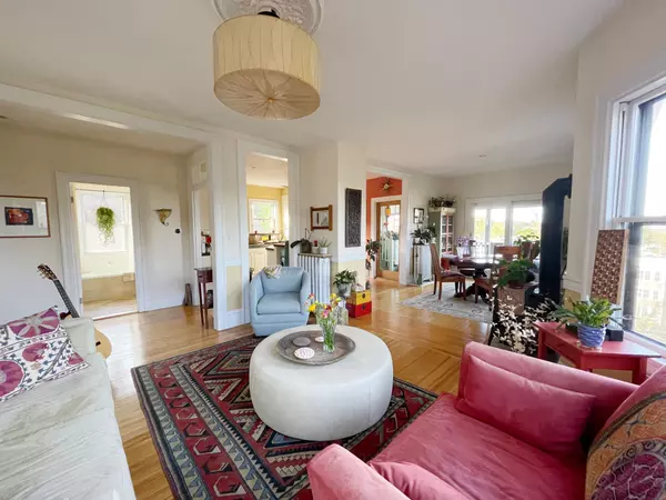 Jamaica Plain, MA 02130-4692,32 Sheridan St #3