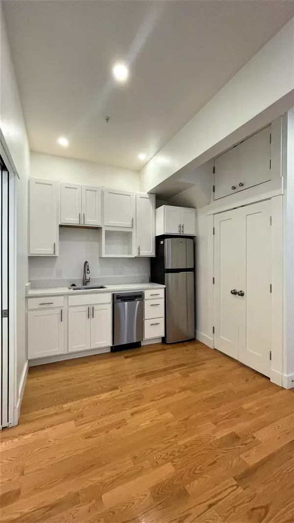 31 Green St #3, Jamaica Plain, MA 02130-2510