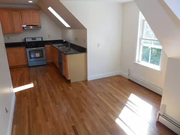 Jamaica Plain, MA 02130-4054,4 Brewer St #3