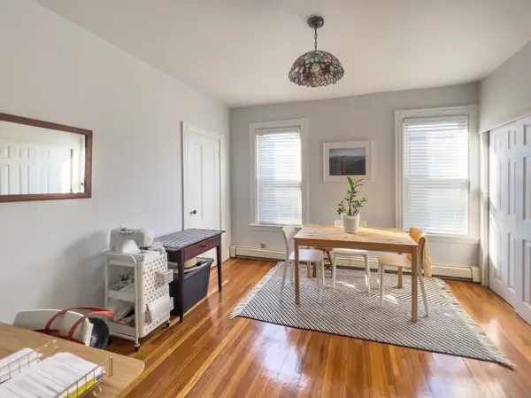 25 Boynton St #3, Jamaica Plain, MA 02130-3583