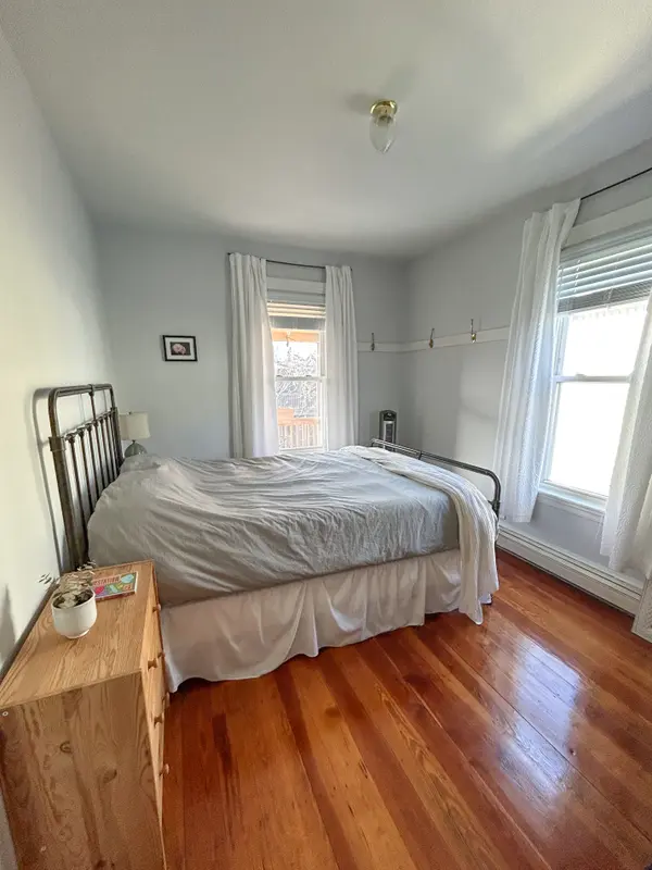 25 Boynton St #3, Jamaica Plain, MA 02130-3583